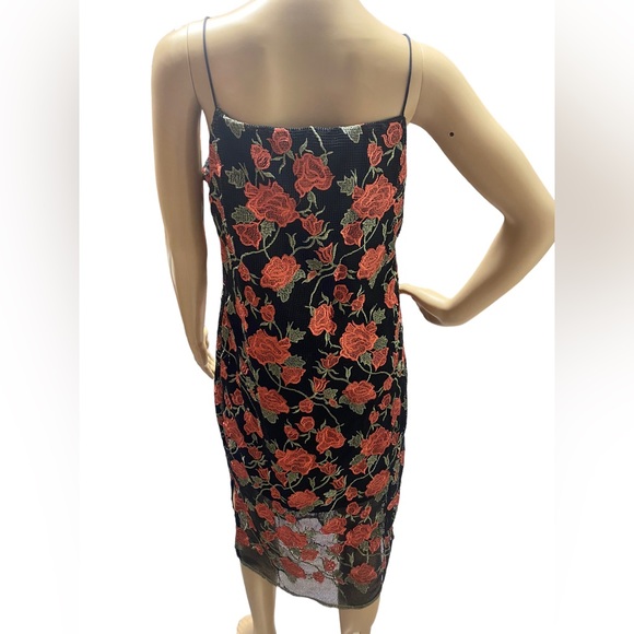 ELLIE WHITE ROSE DRESS size large - Picture 5 of 11